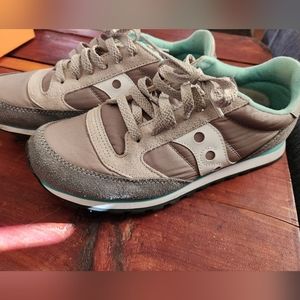 EUC Saucony jazz low pro